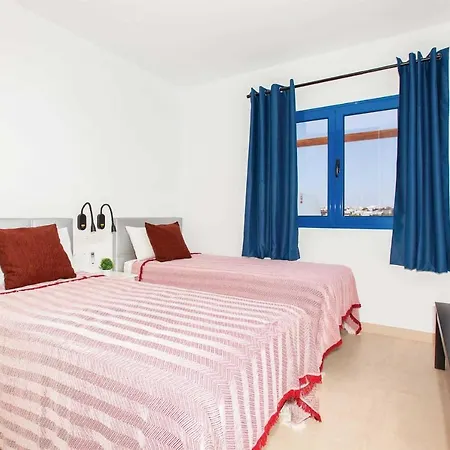 Playa Blanca Sleeps 6 Air Con Wifi Villa